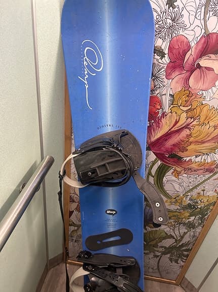 Okänt märke snowboard med bindningar blå