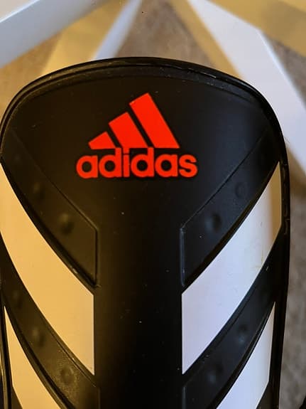 Adidas benskydd 18 cm