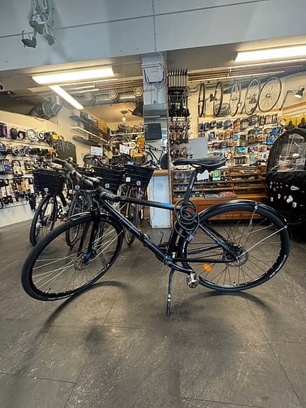 CUBE Hyde – stilren cityhybrid, nyservad