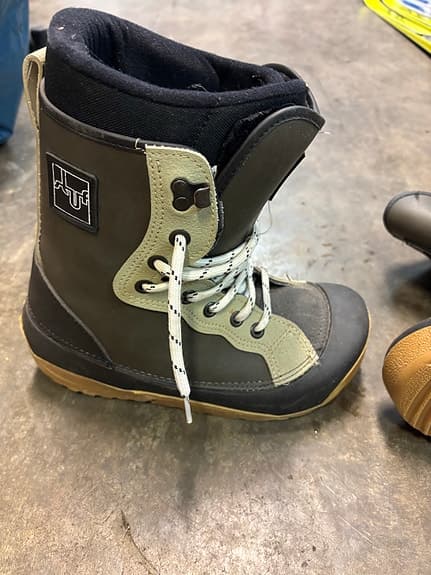 Snowboardpaket bräda 120 cm med snowboardboots storlek 37