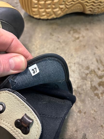 Snowboardpaket bräda 120 cm med snowboardboots storlek 37