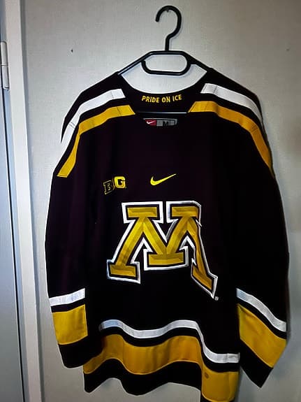 Minnesota gophers ishockeytröja brun/gul storlek M