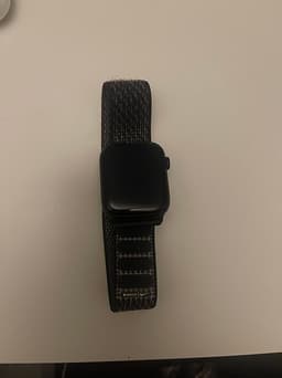 Apple Watch SE (GPS) (2nd gen) svart + Armband