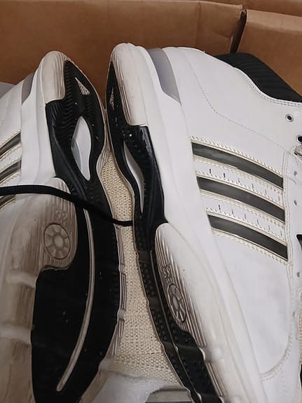 Säljer basket skor addidas samt naik och sneckers