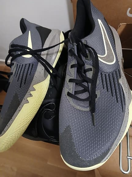 Säljer basket skor addidas samt naik och sneckers