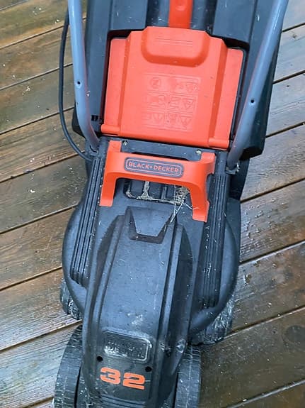Black & Decker gräsklippare 32 cm svart/orange