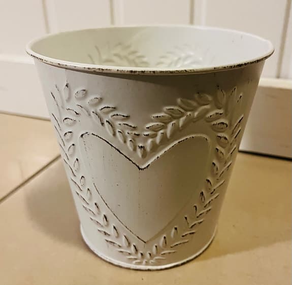 Metallkruka med hjärta