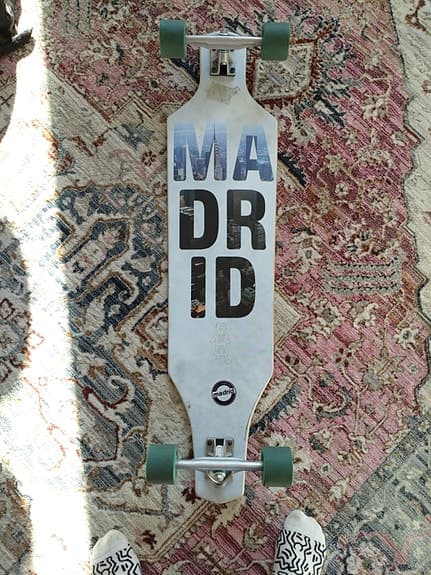 Madrid longboard svart/vit med gröna hjul