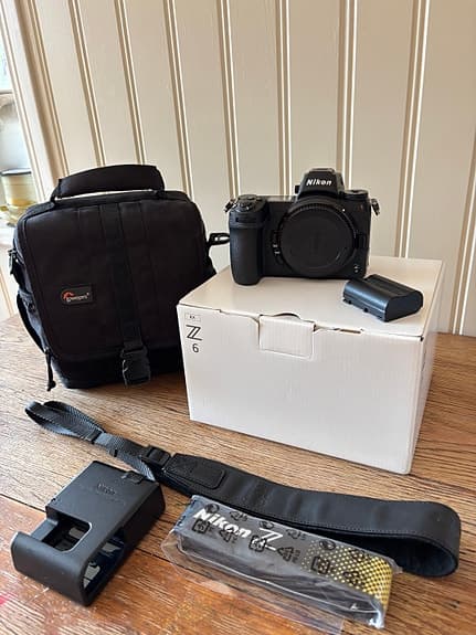Nikon Z6 kamerahus + tillbehör – Spegellös fullformat, mycket fint skick