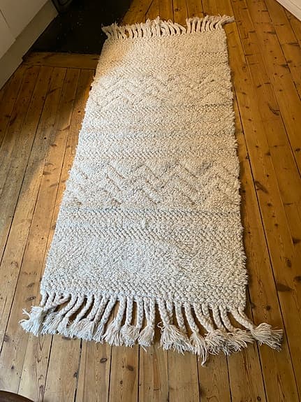 1 st gångmatta beige med fransar inkl frakt