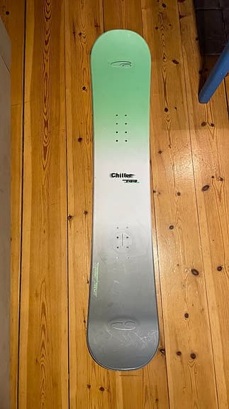 snowboard grön vit