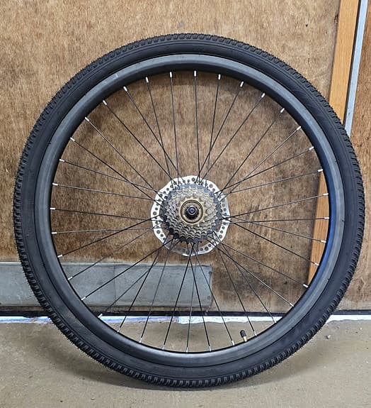 Helt nytt cykelhjul MTB 26 x 2.125 med kassett och skivbroms