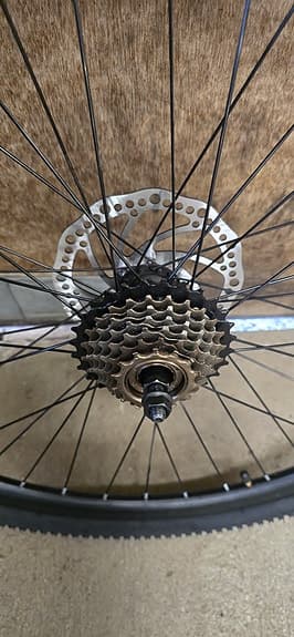 Helt nytt cykelhjul MTB 26 x 2.125 med kassett och skivbroms