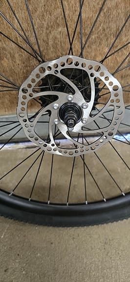 Helt nytt cykelhjul MTB 26 x 2.125 med kassett och skivbroms