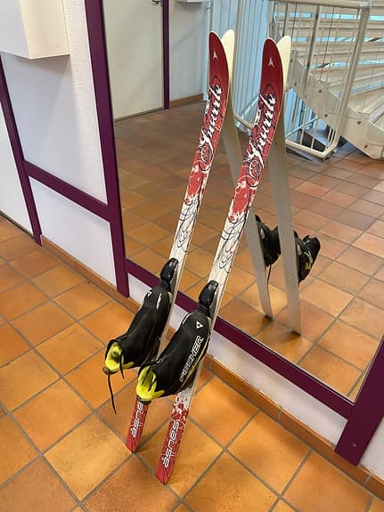 Längdskidor Åsnes 115 cm och Fischer-pjäxor