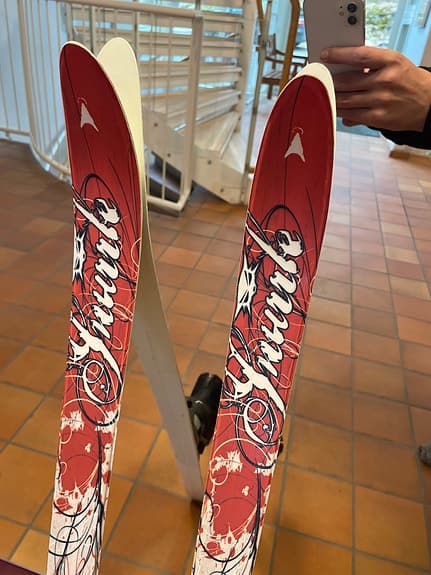 Längdskidor Åsnes 115 cm och Fischer-pjäxor