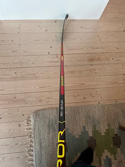 Bauer Vapor hockeyklubba svart/röd/gul