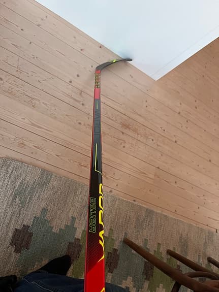 Bauer Vapor hockeyklubba svart/röd/gul