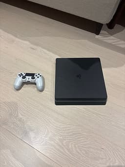 Sony PlayStation 4 Slim spelkonsol svart med handkontroll