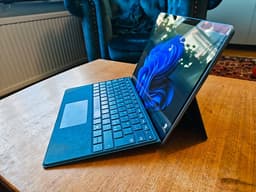 Surface Pro Copilot+ OLED 16GB/512GB + Keyboard & Slim Pen (Garanti 2026)