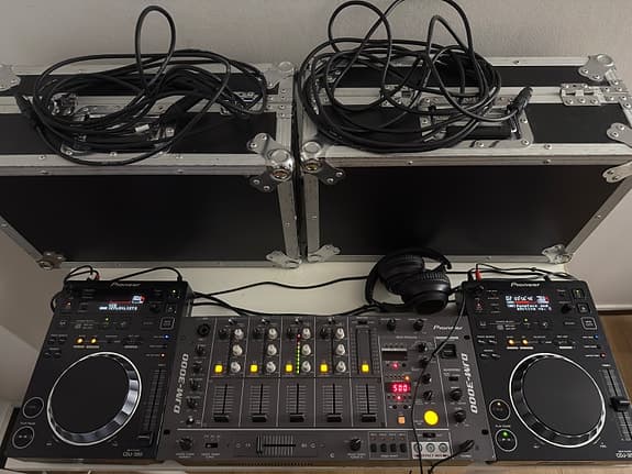 Pioneer DJ-set – 2x CDJ-350 + DJM-3000 mixer