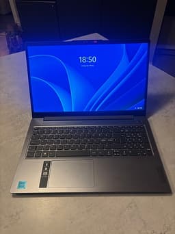 Helt ny Lenovo IdeaPad Slim 3 15" laptop