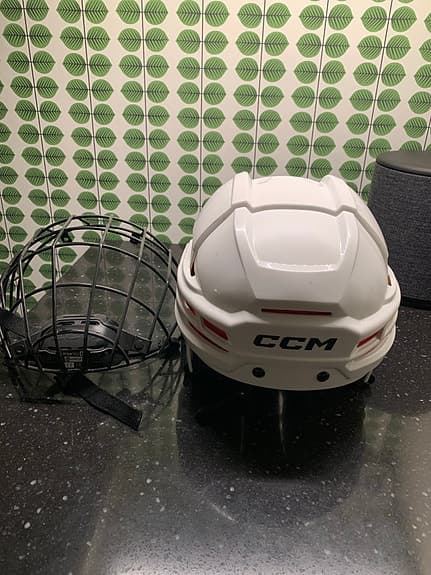 CCM Tacks 70 ishockeyhjälm med galler vit storlek M