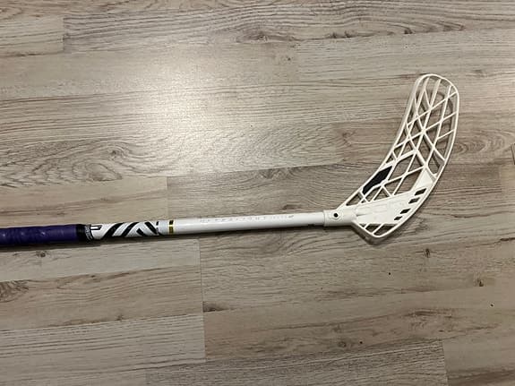 Unihoc Feather Light innebandyklubba vit/lila