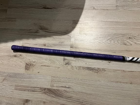 Unihoc Feather Light innebandyklubba vit/lila