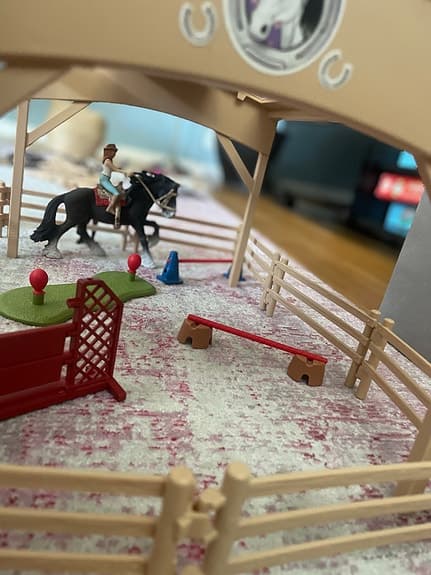 Schleich hästlekset ridanläggning med ryttare och tillbehör