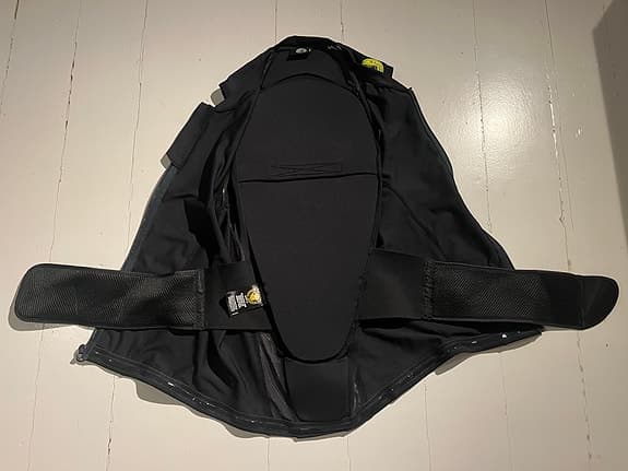 Ryggskydd från body glove lite pro i svart