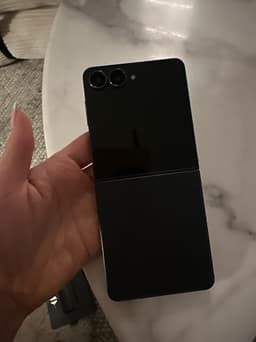 Samsung Galaxy Z Flip 7 – Ny och oanvänd