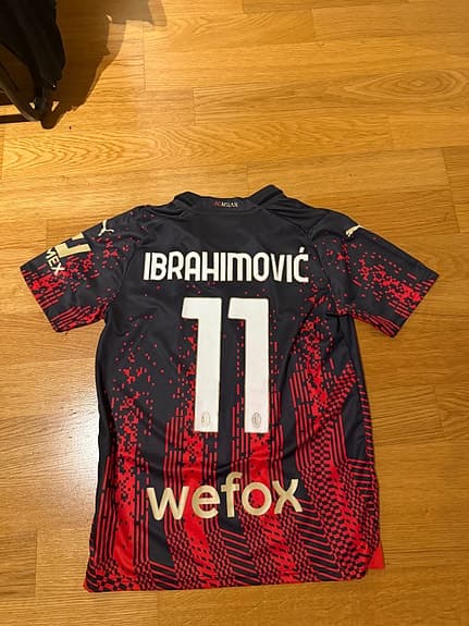Puma AC Milan fotbollströja Ibrahimović 11 svart röd