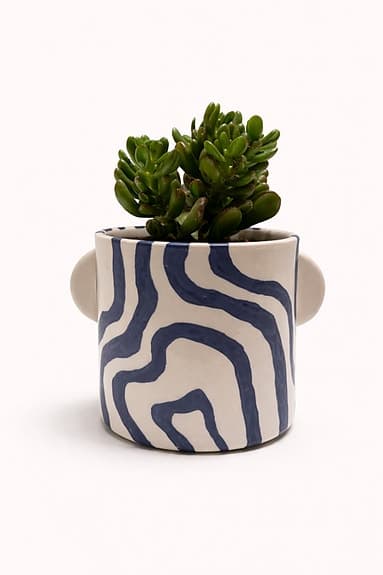 Handmålad kruka i blått och off white