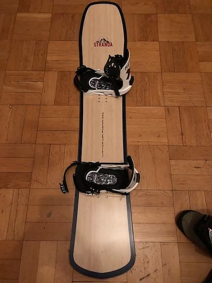 Stranda snowboard med Bent bindningar och Nitro snowboardboots