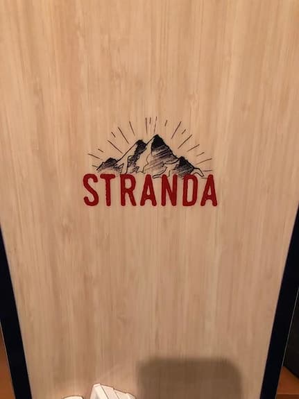 Stranda snowboard med Bent bindningar och Nitro snowboardboots