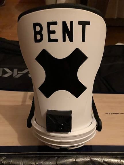 Stranda snowboard med Bent bindningar och Nitro snowboardboots