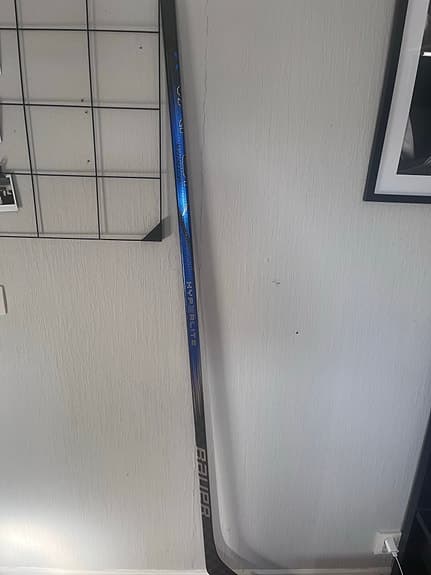 Viktor lodins hockeyklubba som han både spelat med och signerat