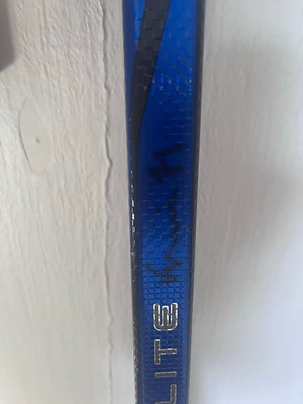 Viktor lodins hockeyklubba som han både spelat med och signerat