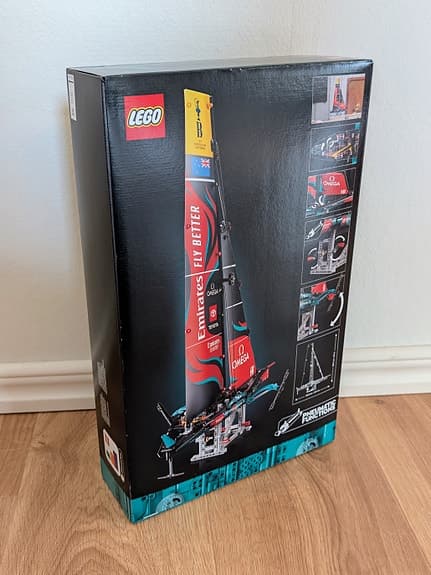 LEGO Technic 42174 Emirates Team New Zealand AC75 OÖPPNAD