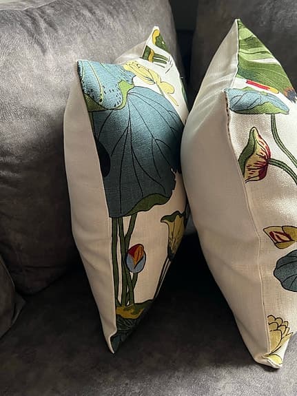 2st Kuddfodral/ Tyg Från Svenskt Tenn/ G P & J Baker/ LOTUS