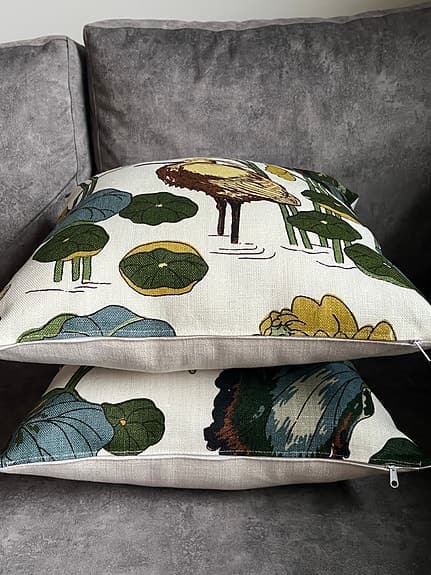 2st Kuddfodral/ Tyg Från Svenskt Tenn/ G P & J Baker/ LOTUS