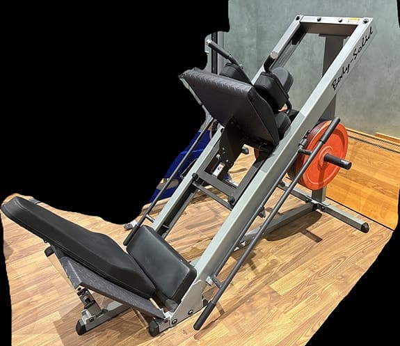Body Solid - Benpress/Hack Squat