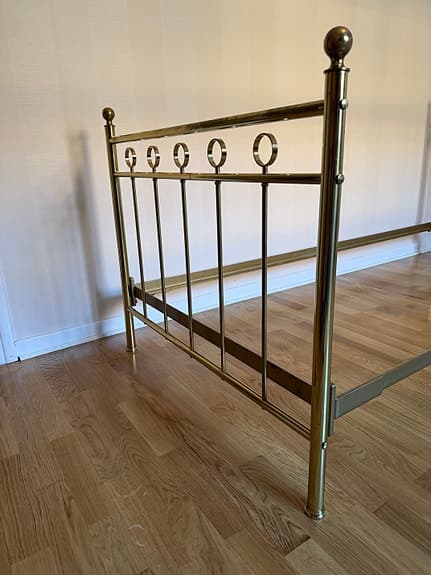 2x Antik mässingssäng 90×200 cm – klassisk kvalitet
