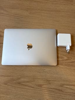 MacBook Pro, 13-inch, 2017, two Thunderbolt 3 ports