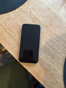 iPhone 13  bra skick inga sprickor