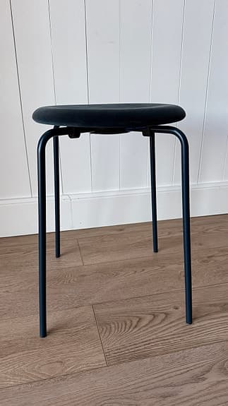 Fritz Hansen pall mörkblå sammet