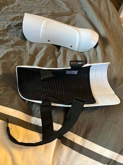 POC Shins Classic Jr benskydd vit