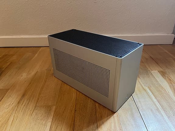 Gaming-PC i LOUQE Ghost S1 / Ryzen 7 5800X / RTX 3060 Ti / BenQ XL2420T-skärm