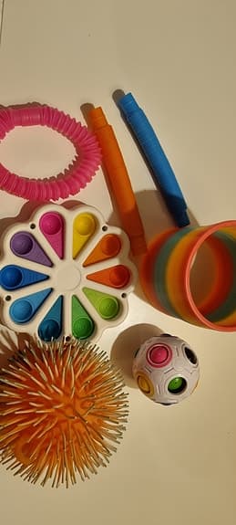Fidgetleksaker blandade modeller flerfärgad plast